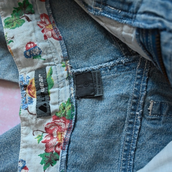 Lizwear Vintage Light Wash High-Rise Jeans w/ Floral Waistband – Size 8 🌸 - Picture 2 of 6